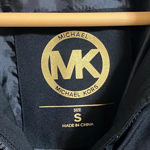 Michael Kors Women's Black Chevron Quilted Puffer Jacket Gold Hardware Small - Picture 4 of 10